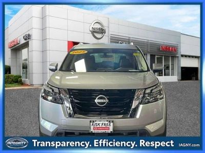 2025 Nissan Pathfinder — side profile view