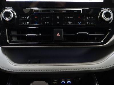 2022 Toyota Highlander FWD - Photo 20