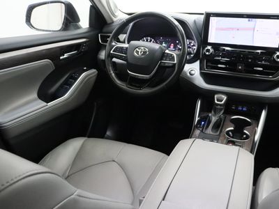 2022 Toyota Highlander FWD - Photo 35