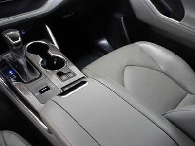 2022 Toyota Highlander FWD - Photo 17