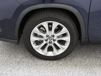 2022 Toyota Highlander FWD - Photo 11