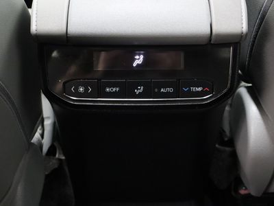 2022 Toyota Highlander FWD - Photo 32