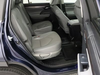 2022 Toyota Highlander FWD - Photo 40