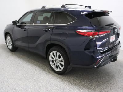 2022 Toyota Highlander FWD - Photo 9