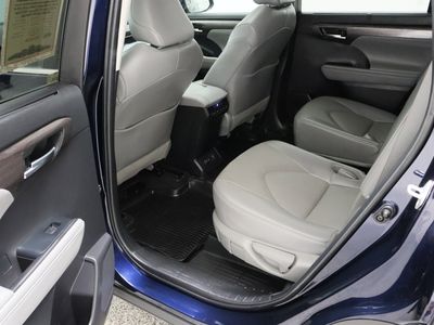 2022 Toyota Highlander FWD - Photo 30