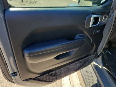 2021 Jeep Wrangler — photo 18 view