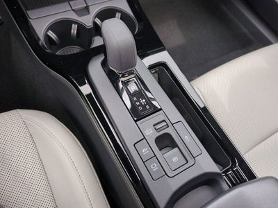2025 Toyota Prius - Photo 15
