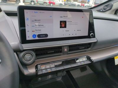 2025 Toyota Prius - Photo 12