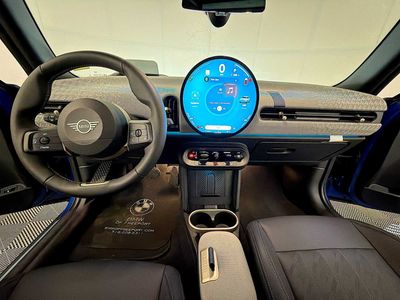2025 MINI Hardtop 4 Door — photo 12 view