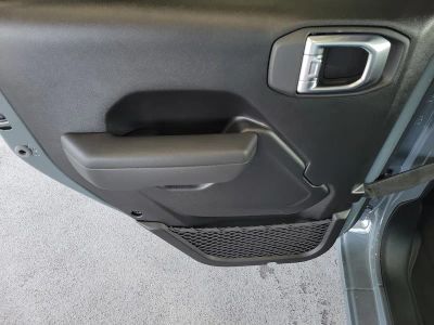 2026 Jeep Wrangler — photo 13 view