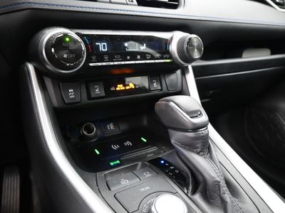 2026 2024 Toyota RAV4 Hybrid XSE SUV — photo 13 view