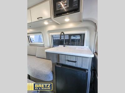 2026 Thor Motor Coach Palladium — photo 13 view