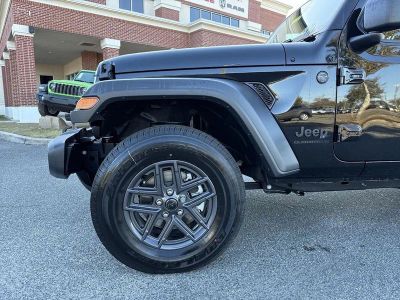 2025 Jeep Gladiator — photo 10 view