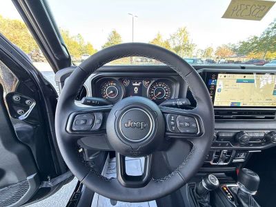 2025 Jeep Gladiator — photo 14 view