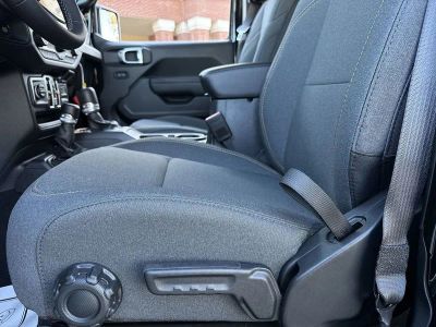 2025 Jeep Gladiator — photo 12 view