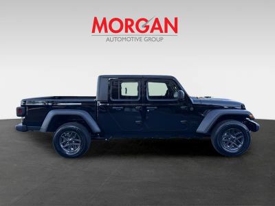 2025 Jeep Gladiator — side profile view