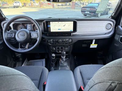 2025 Jeep Gladiator — photo 25 view
