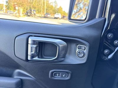 2025 Jeep Gladiator — photo 13 view