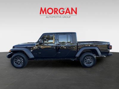 2025 Jeep Gladiator — engine compartment view