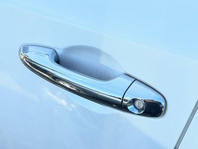 2017 Toyota RAV4 - Photo 19