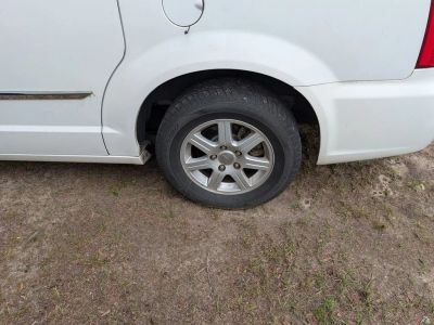 2012 Chrysler Town &amp; Country — detail view