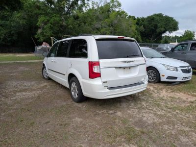 2012 Chrysler Town &amp; Country — side profile view