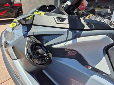 2025 Sea-Doo RXT-X 325 Ice Metal / Manta Green - Photo 10
