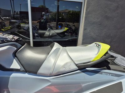 2025 Sea-Doo RXT-X 325 Ice Metal / Manta Green - Photo 9