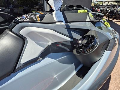 2025 Sea-Doo RXT-X 325 Ice Metal / Manta Green - Photo 15