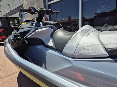 2025 Sea-Doo RXT-X 325 Ice Metal / Manta Green - Photo 12