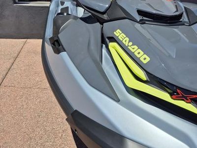 2025 Sea-Doo RXT-X 325 Ice Metal / Manta Green - Photo 7