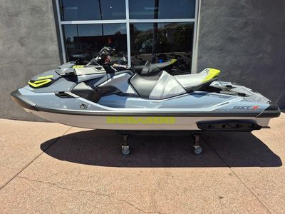 2025 Sea-Doo RXT-X 325 Ice Metal / Manta Green - Photo 6