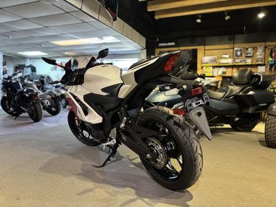 2026 Yamaha YZF-R3 - Photo 6