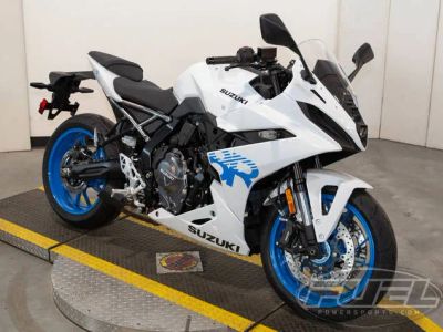 2026 Suzuki GSX-8R — front three-quarter view