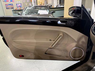 2014 Volkswagen Beetle Convertible — photo 30 view