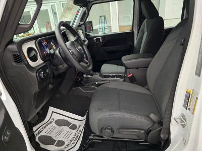 2026 Jeep Wrangler — photo 15 view