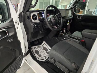 2026 Jeep Wrangler — photo 14 view