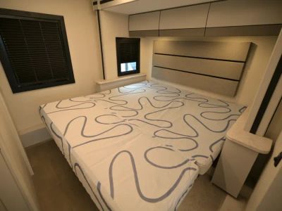 2025 Coachmen EURO — photo 21 view