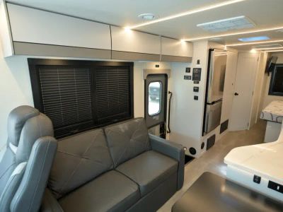 2025 Coachmen EURO — photo 14 view