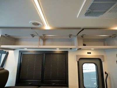 2025 Coachmen EURO — photo 16 view