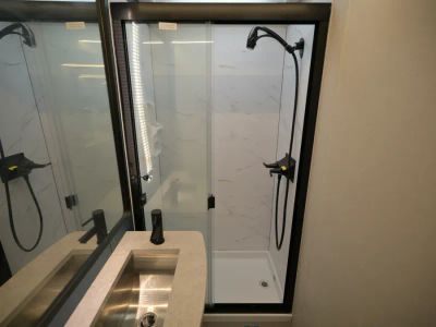 2025 Coachmen EURO — photo 29 view