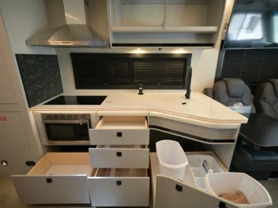 2025 Coachmen EURO — photo 9 view