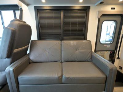 2025 Coachmen EURO — photo 15 view