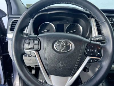 2017 Toyota Highlander — photo 15 view