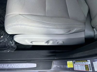 2017 Toyota Highlander — photo 13 view