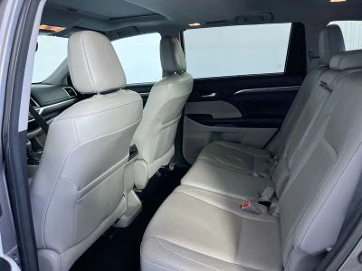 2017 Toyota Highlander — photo 26 view