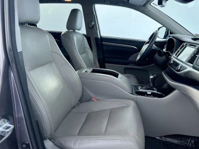 2017 Toyota Highlander — photo 28 view