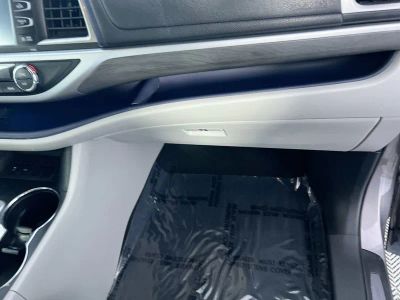2017 Toyota Highlander — photo 31 view