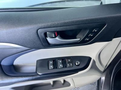 2017 Toyota Highlander — photo 14 view