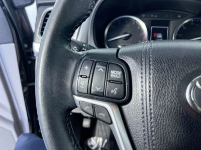 2017 Toyota Highlander — photo 16 view